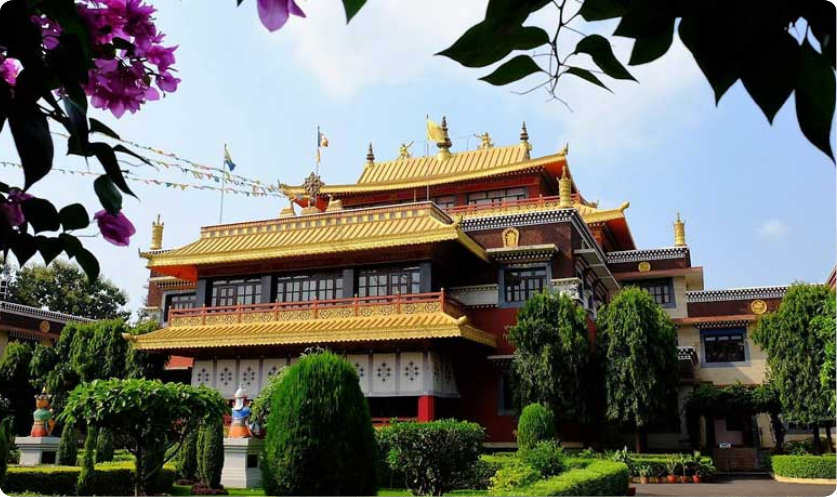 Traditional Kerala Houseboats Interior.png